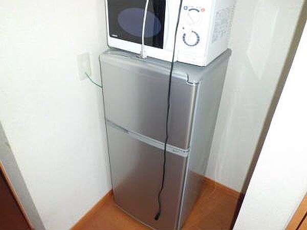 画像14:冷蔵庫と電子レンジ。