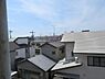 その他：住宅地ならではの安心感。屋根が多く並ぶ穏やかな景色です