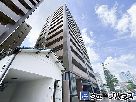 岡山市北区表町に佇む地上14階建ての分譲マンションです！