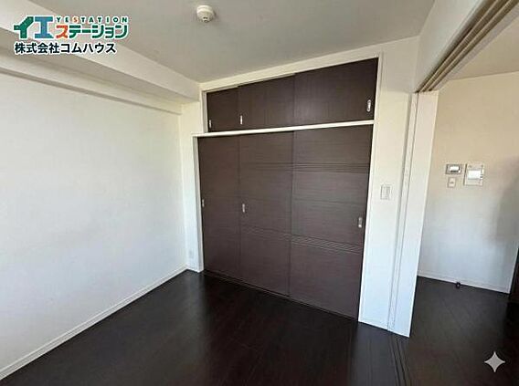 各部屋に収納が...