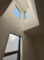 緑区鏡田 中古戸建 築2年リビング吹き抜けのある家