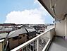 その他：バルコニーからの眺望です。近くに高い建物がないため、町を見渡すことができ、開放的！ 