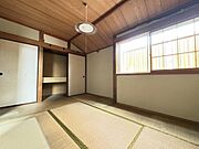 落ち着いた雰囲気が魅力の和室。客間や寝室、お子様の遊び場など多目的に利用できます