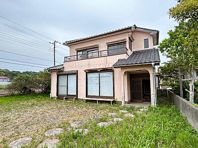 外観：1991年築の庭付き中古戸建て☆