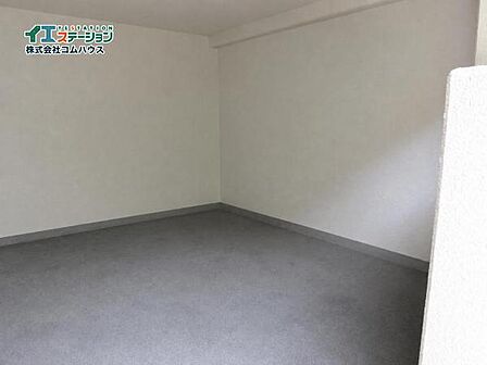 駐輪場は屋根付きです♪ ※AI処理にて消去してます。