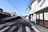 外観：西側前面道路（幅員：7.3ｍ 間口：19.8ｍ）
