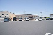 セブンイレブン佐野富岡町店まで徒歩8分