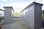 冬用タイヤ等の保管に便利な外部ストッカー付！