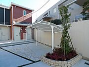屋根付き駐輪場。