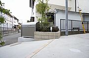 嬉しい専用ゴミ置き場付きです。
