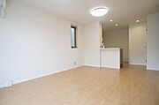 角部屋の為出窓ございます♪