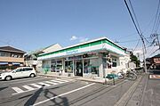 【コンビニファミリーマート】徒歩6分（480ｍ）急なお買い物も24時間なら安心ですね！