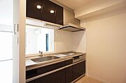 ■キッチン■　コンロはＩＨ（グリル付）となりますのでお手入れも簡単です。