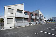 Ｗｉ－Ｆｉ利用料無料、2ＬＤＫは2台、1Ｋは1台駐車場使用料が無料です。