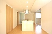 ご家族とのコミュニケーションがとれるアイランドキッチンです。