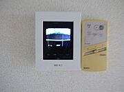 留守時の録画機能も付いたカラーモニターインターフォンです。
