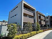 積水ハウス施工の重量鉄骨造『グランシャレセカンド』です。