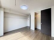 【洋室】ＬＥＤ照明付きのため、入居時にご準備不要です♪