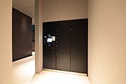 宅配ボックスは、ノンタッチキーでご利用いただけます。大きなお荷物用ボックスもあって安心です。