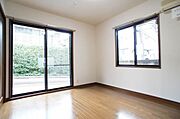 ☆角部屋の為2面採光の洋室です★