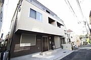 ☆重量鉄骨造3階建てです