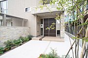共用玄関はオートロック仕様です☆