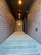石段を上るとエントランスがお出迎え♪