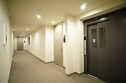 □■ベビーカーの利用など、上下階の移動が楽なＥＶ付き！