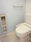 トイレには、男女問わず人気の高い温水洗浄便座付！清潔、快適にトイレをご利用いただけます♪