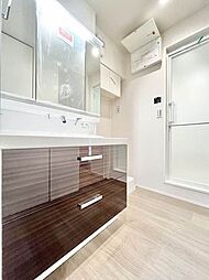 【洗面所】独立洗面台と室内洗濯機置き場がございます！