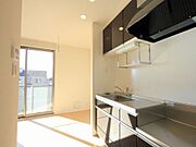 キッチンからリビングを眺めることができます◎