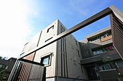 【アプローチ】名称ブリエは輝きを意味する言葉です。物件ゲートが毎日お出迎え致します。