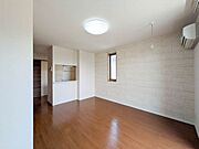 ■ＬＤＫ■嬉しい居室照明・エアコン付きで入居時に持ち込み・購入頂く必要ございません。対面式キッチンでお料理中も顔を見て、コミュニケーションが図れます。