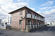 ☆シャープなデザインの洗練された住まい☆共用エントランス入口に防犯カメラ設置済み☆