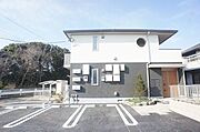 ゆったりとした駐車場です。各世帯1台付♪