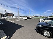 駐車場は止めやすい並列駐車場となります。