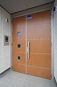 玄関はオートロック付きです☆
