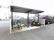 屋根付きサイクルポート設置しております♪