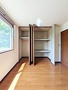 6．4帖洋室のクローゼットです♪