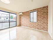 10．2帖の洋室はエアコン一台備え付けです♪