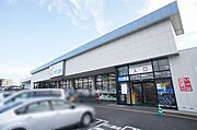 カワチ薬品小山西店まで徒歩7分（500ｍ）【営業時間等、詳細は店舗ホームページをご確認ください】
