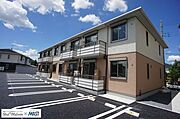 ■外観■　積水ハウス施工の2階建てシャーメゾン！各世帯駐車場2台付き（無料）！