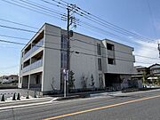 積水ハウス施工のシャーメゾン。すべての居住空間を建物内部に内包する「ホテルライク」。雨風の影響を受けることのない空間です。