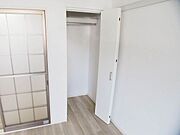 【キッチン側洋室収納】ハンガーパイプ設置しています！