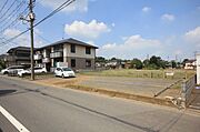 ＡＢ棟間には敷地外駐車場がございます。2台以上車をお持ちの方にオススメです。