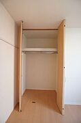 ■北洋室収納■　南洋室収納よりも奥行きがあり、こちらの方が収納量が多く取れます。