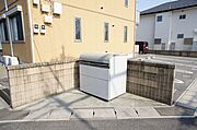 【ゴミ置場】敷地の北西側に入居者専用のゴミ置き場が設置済です。
