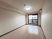 建物前面は当シャーメゾンの駐車場のため、採光性も風通しも良く、居心地の良いくつろぎ空間です♪
