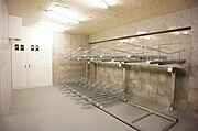 屋内駐輪場は、入居者のみ出入り可のスペースで防犯性を考慮。※外部から入るには鍵が必要。