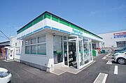 ファミリーマート境山神店まで車で2分（750ｍ）